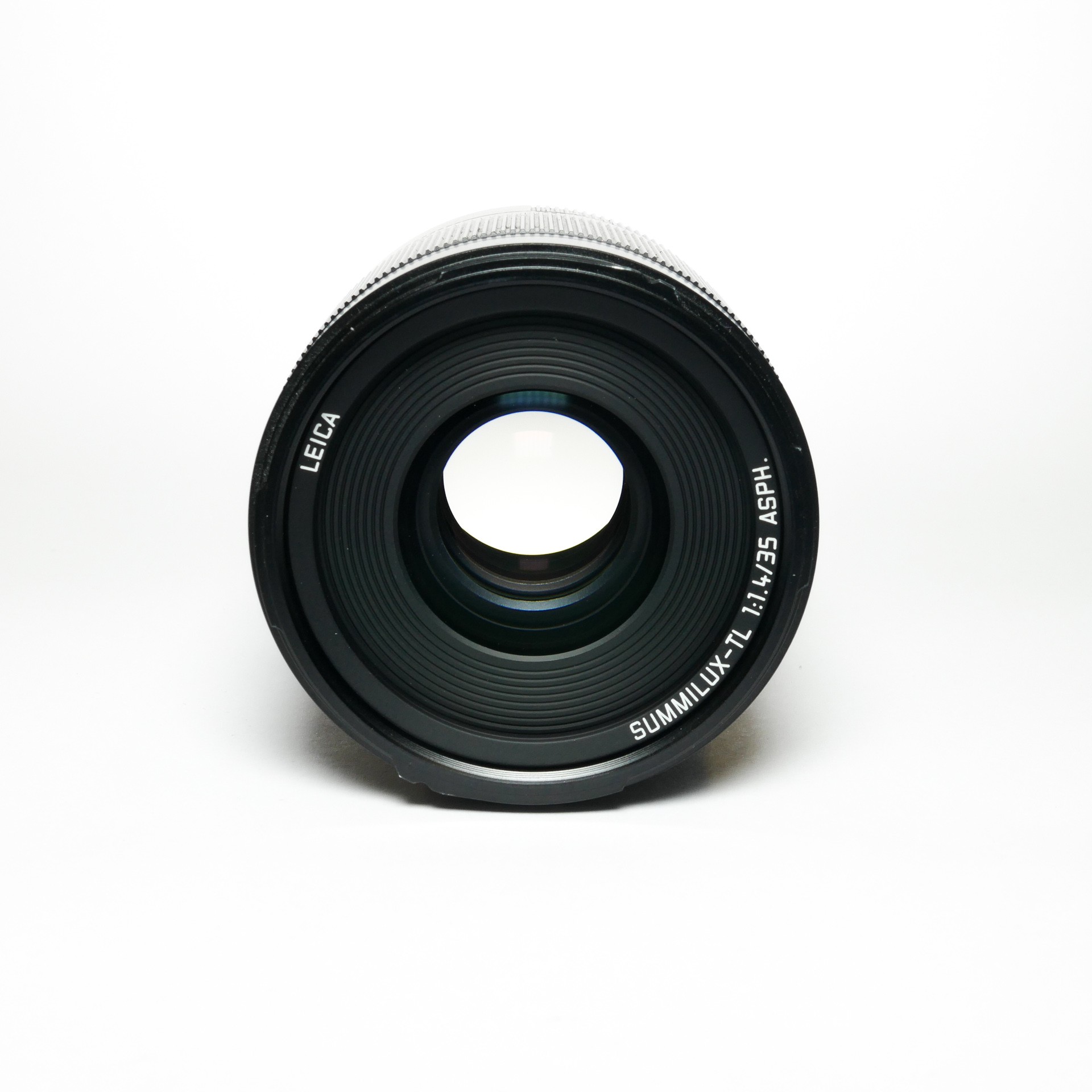 Leica Summilux-TL 35mm f/1.4 ASPH. Review | PCMag