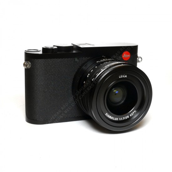 Leica Q2 Camera & Hand Grip